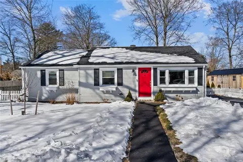 3 Center Rd, Smithfield, RI 02828