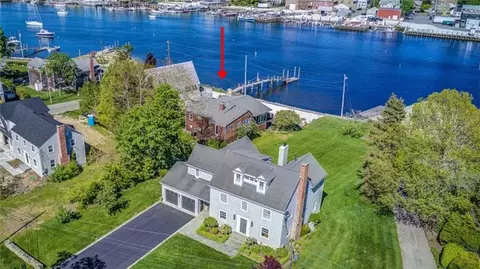 183 Mathewson Rd, Barrington, RI 02806