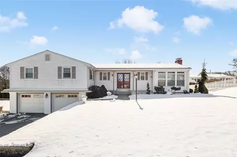 29 Pinewood Dr, North Providence, RI 02904