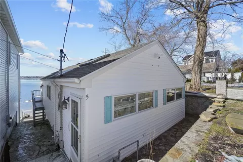 5 Harding Ave, Riverside, RI 02915