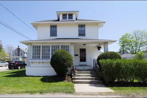 10 Harvard St, Newport, RI 02840