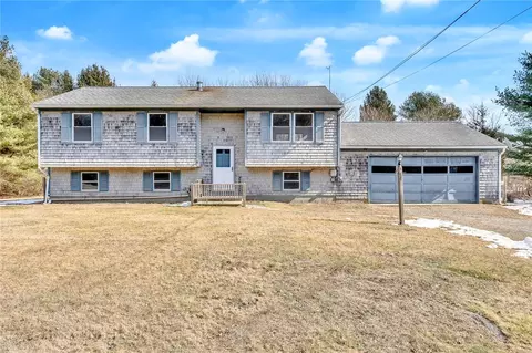 410 Narrow Ln, Charlestown, RI 02813