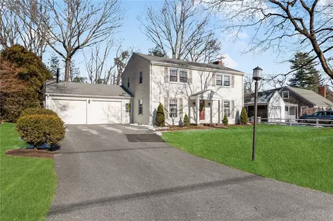 7 Larchwood Dr, Cumberland, RI 02864