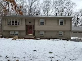 17 Mann School Rd, Smithfield, RI 02917