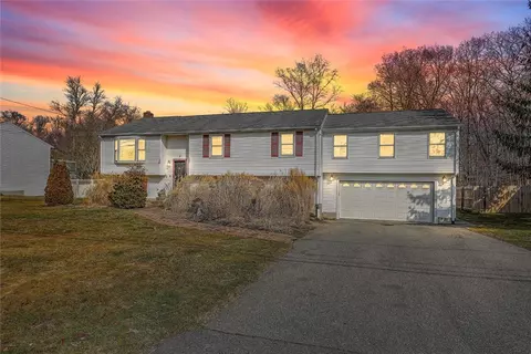 7 Ursula Dr, Bristol, RI 02809