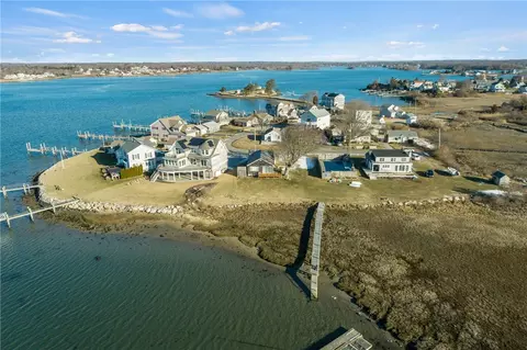 31 Mollusk Dr, Narragansett, RI 02882