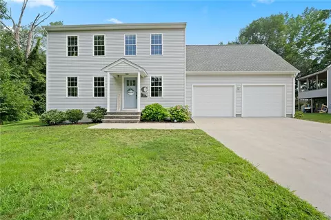 21 Esther St, Cranston, RI 02920
