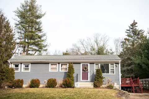 106 Westcott Rd, Scituate, RI 02857