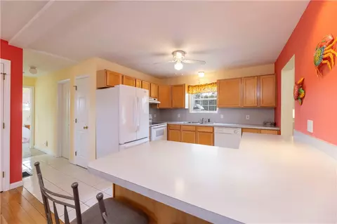 Kitchen - 23 E Fairway Ave, Westerly, RI 02891 photo 4 of 5