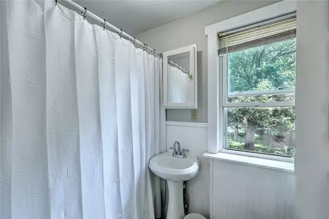 Bath - 225 Custer St, Warwick, RI 02889 photo 2 of 2