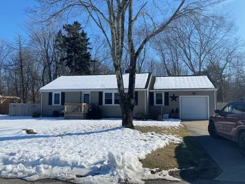 36 Hunts River Dr, North Kingstown, RI 02852