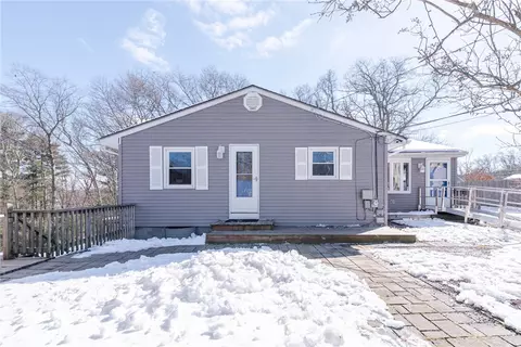 16 Chestnut St, Coventry, RI 02816
