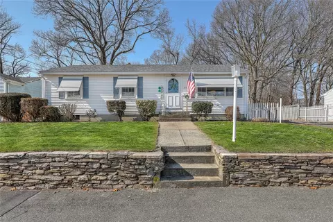 125 Adrian St, Warwick, RI 02886