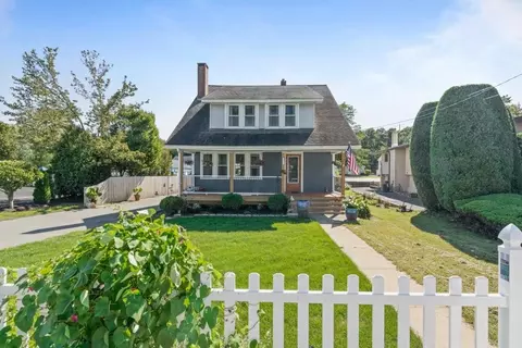 1116 Toll Gate Rd, Warwick, RI 02886