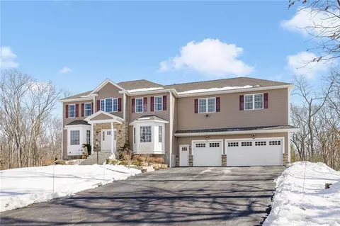 2 Vera Dr, Smithfield, RI 02917