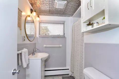 Bath - 20 Gloucester St, Warwick, RI 02886 photo 1 of 2