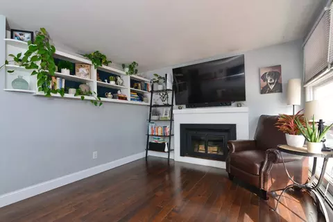 Living - 20 Gloucester St, Warwick, RI 02886 photo 5 of 7
