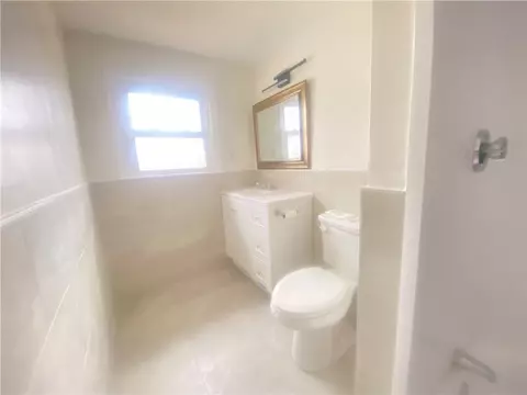 Bath - 206 Second Ave, Warwick, RI 02888 photo 3 of 3