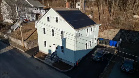 5 Sisson St, West Warwick, RI 02893