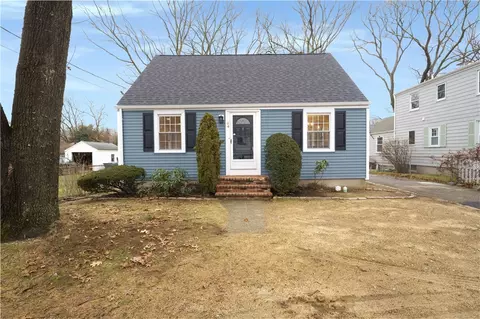 84 Canna St, Warwick, RI 02888