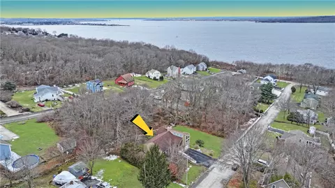 195 Kaufman Rd, Tiverton, RI 02878