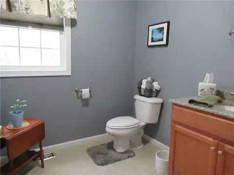 Bath - 416 Log Rd, Smithfield, RI 02917 photo 1 of 3