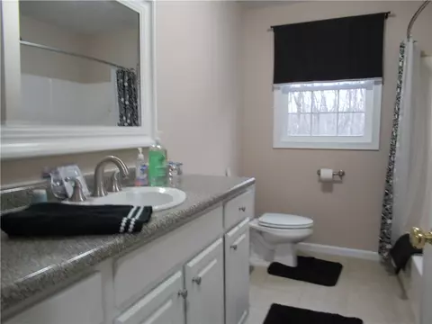 Bath - 416 Log Rd, Smithfield, RI 02917 photo 3 of 3
