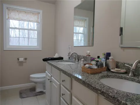 Bath - 416 Log Rd, Smithfield, RI 02917 photo 2 of 3