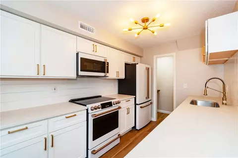 47 Bridge St #3, East Greenwich, RI 02818