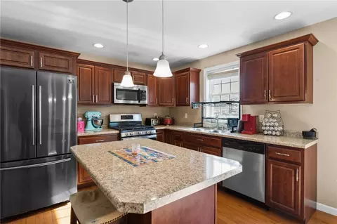 89 Grinnell St, Fall River, MA 02721 photo 5