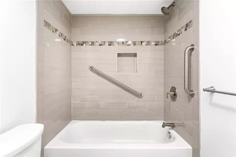 Bath - 281 Rochambeau Ave, Providence, RI 02906 photo 4 of 5