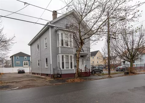 88 Ford St, Providence, RI 02907