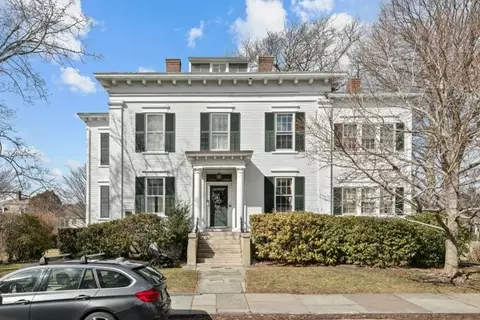 12 Mt Vernon St #1, Newport, RI 02840