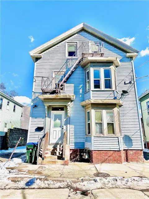 32 Gilmore St, Providence, RI 02907