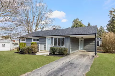 27 Barnes St, Smithfield, RI 02828