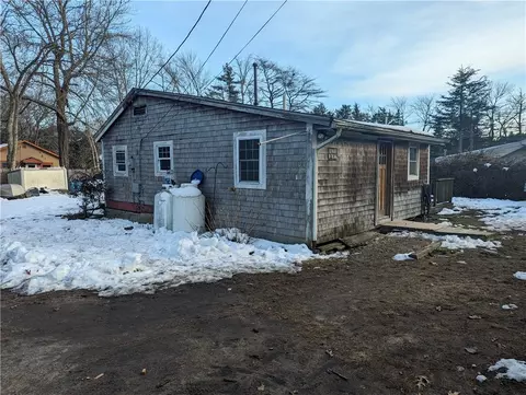251 Mishnock Rd, West Greenwich, RI 02817