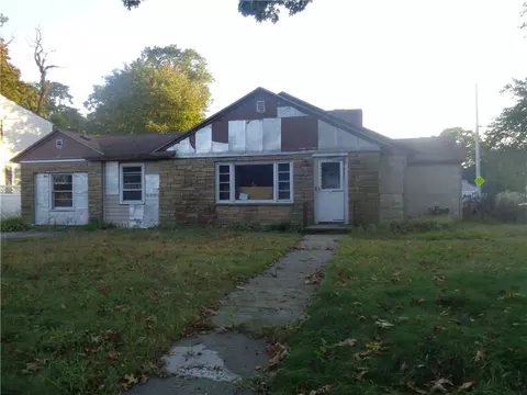 285 W Shore Rd, Warwick, RI 02889