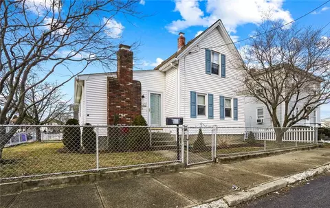 26 Chase St, Pawtucket, RI 02861