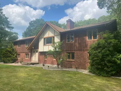 9 Juniper Hill Dr, Coventry, RI 02816