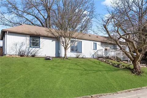 11 Snowdrop Dr, Cranston, RI 02920