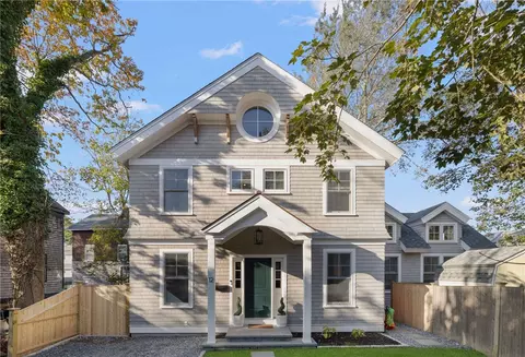 12 Tompkins Ct, Newport, RI 02840