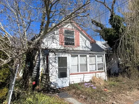 33 Jefferson Ave, East Providence, RI 02915