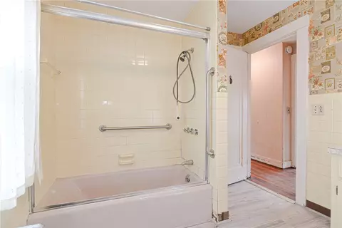 Bath - 4 Spruce St, Westerly, RI 02891 photo 2 of 3