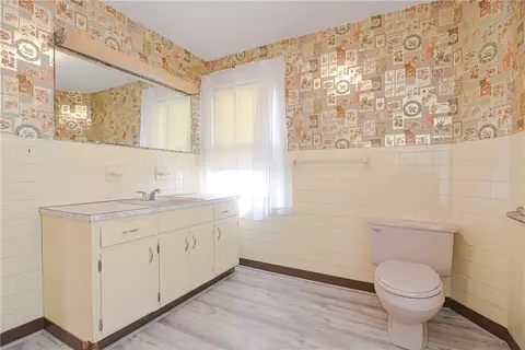 Bath - 4 Spruce St, Westerly, RI 02891 photo 1 of 3