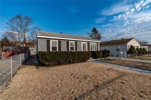74 Mcaloon St, Pawtucket, RI 02861