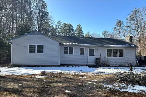 9 Susan Dr, Richmond, RI 02812