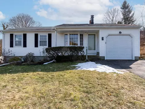3 Browne Hill Ct, Lincoln, RI 02865