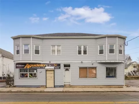 433 Plainfield St, Providence, RI 02909