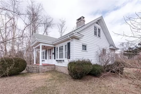 14 Franklin St, Westerly, RI 02891 photo 2