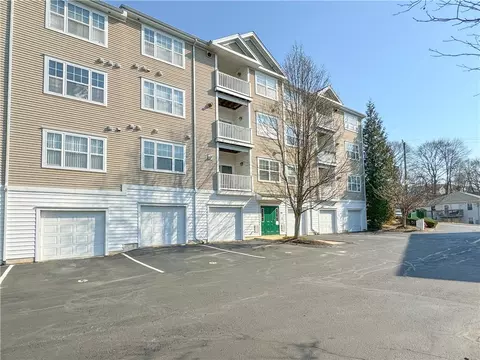 80 Mill St, Woonsocket, RI 02895